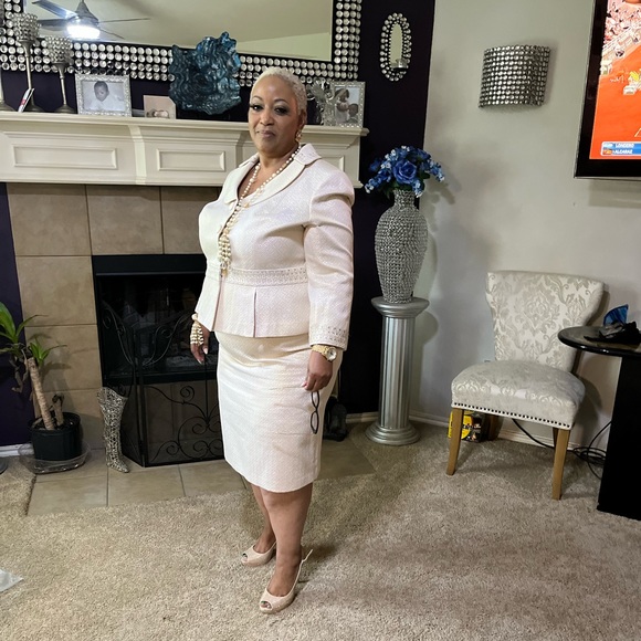 Meet your Posher, Saundra - Picture 2 of 3